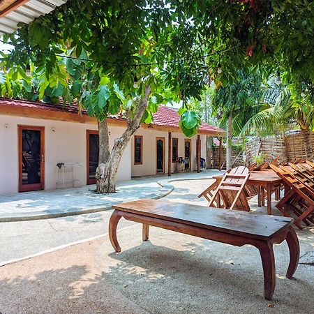 Jati Village, Party Hostel And Bungalows Гілі-Траванган Екстер'єр фото