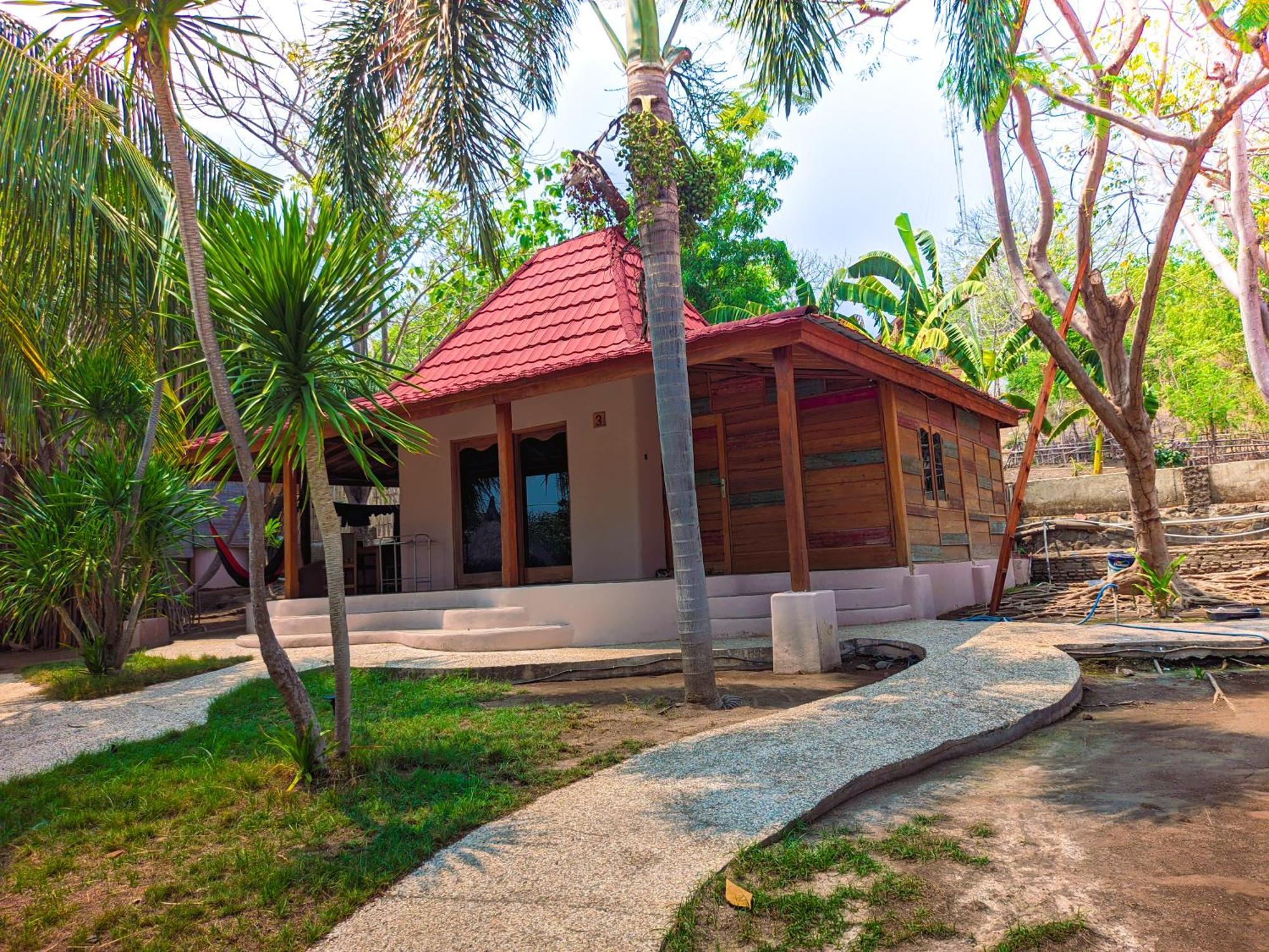 Jati Village, Party Hostel And Bungalows Гілі-Траванган Екстер'єр фото