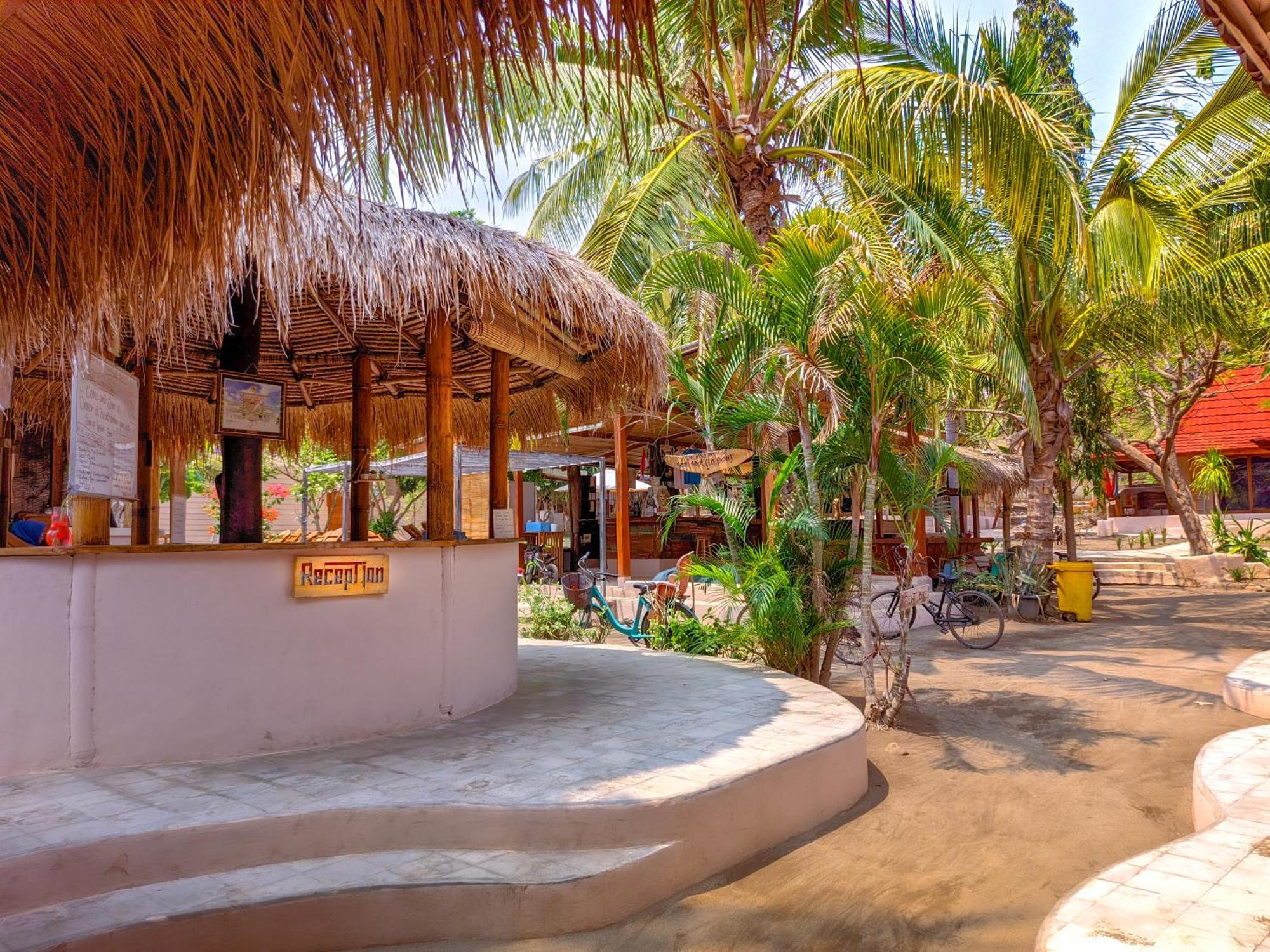 Jati Village, Party Hostel And Bungalows Гілі-Траванган Екстер'єр фото