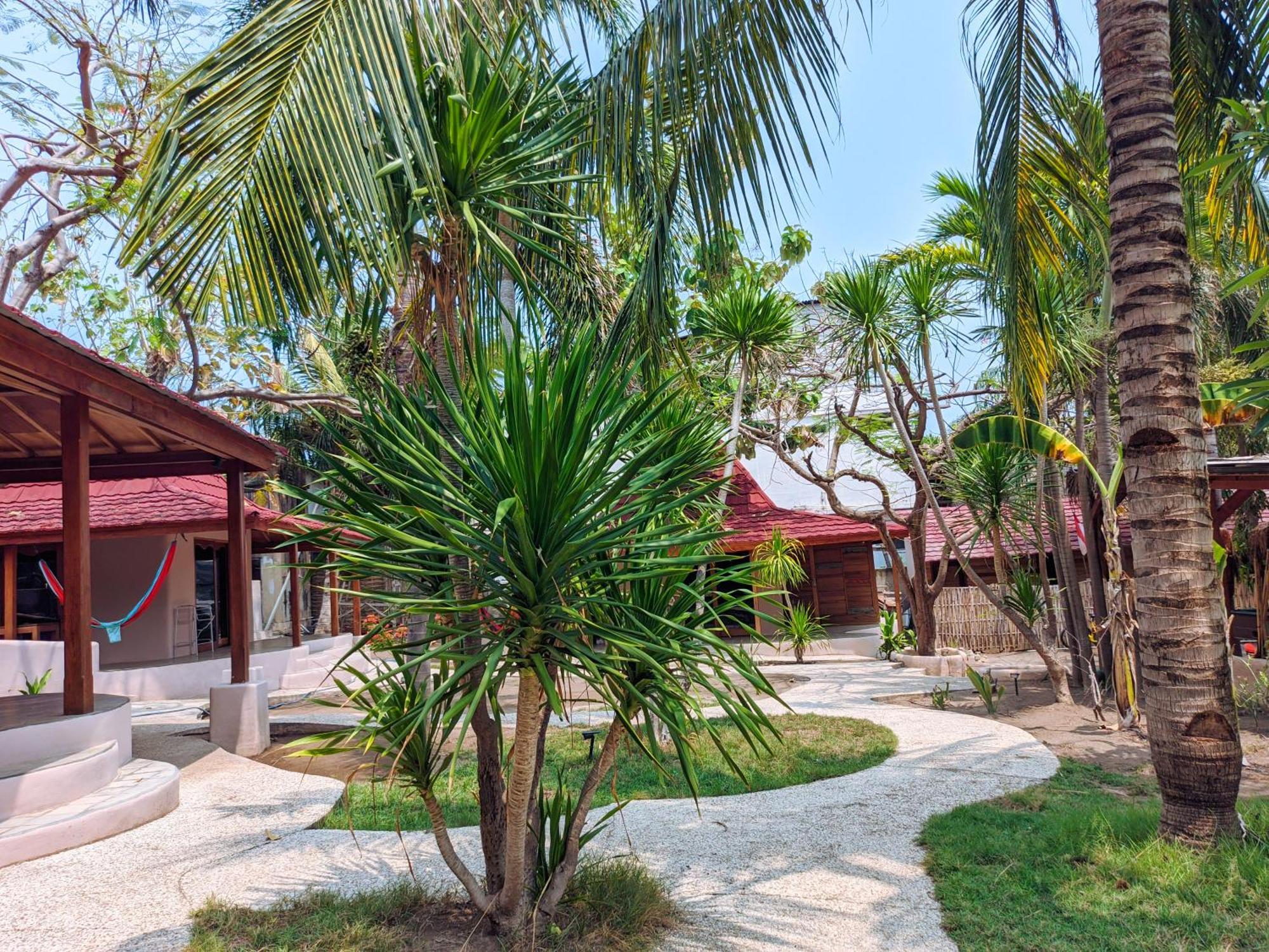 Jati Village, Party Hostel And Bungalows Гілі-Траванган Екстер'єр фото