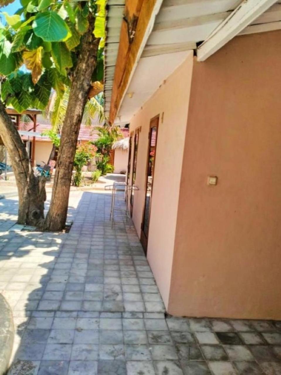 Jati Village, Party Hostel And Bungalows Гілі-Траванган Екстер'єр фото