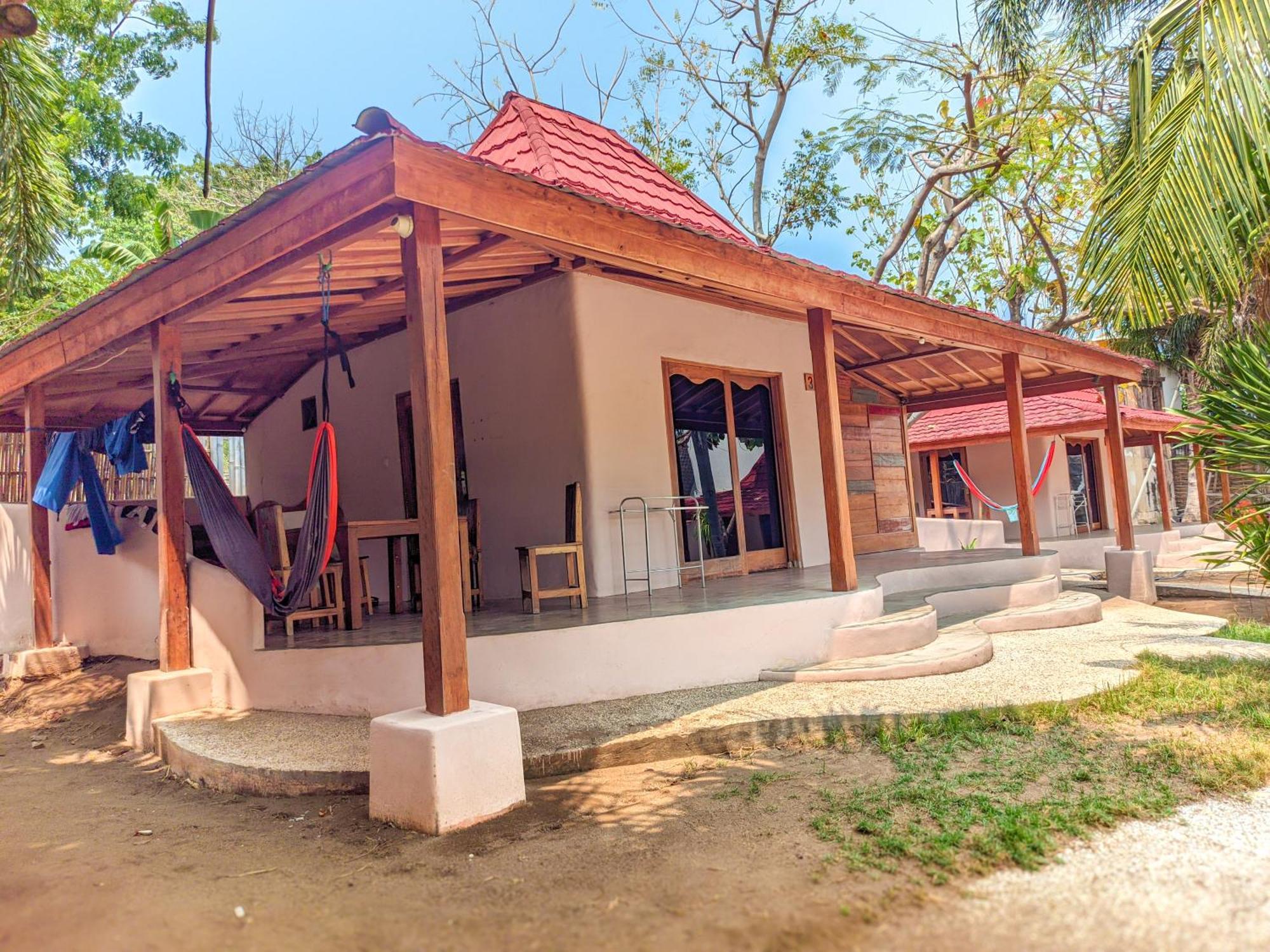 Jati Village, Party Hostel And Bungalows Гілі-Траванган Екстер'єр фото